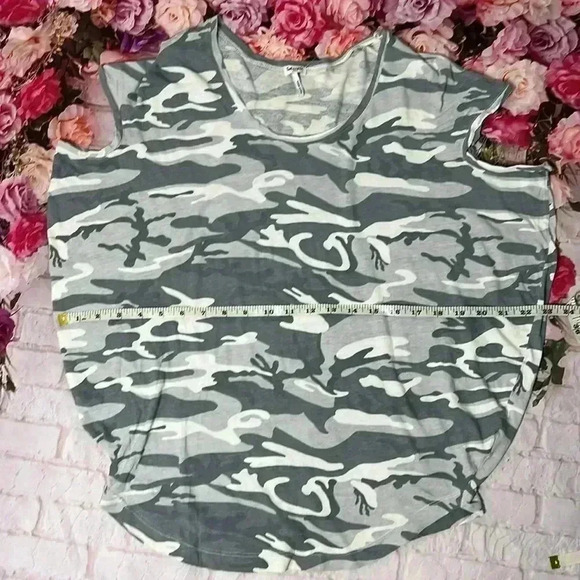 Splendid oversize sheer asymmetrical grey camo sleeves tee size XS/S - Picture 8 of 9